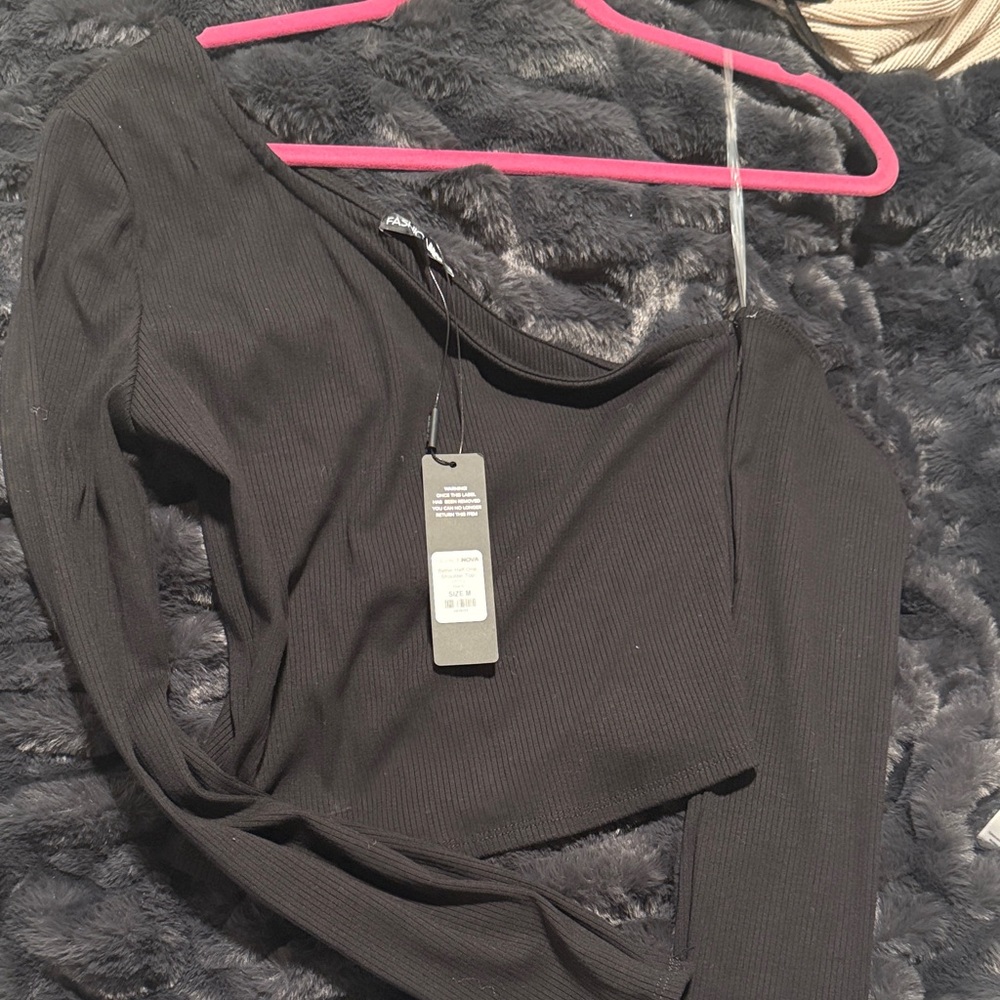 *NWTs** Black Ribbed Off-Shoulder Top